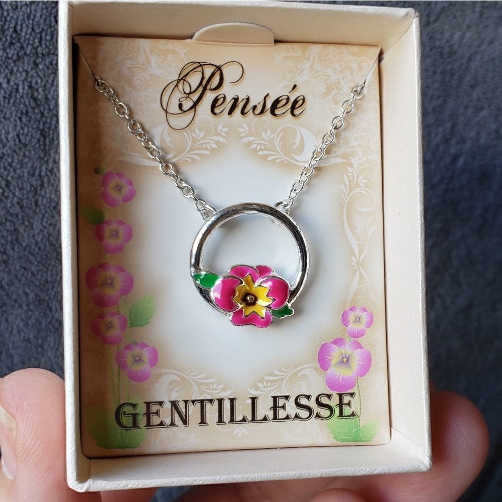 NWT Beautiful Pink Pansy Necklace Silvertone Chain - Picture 3 of 3